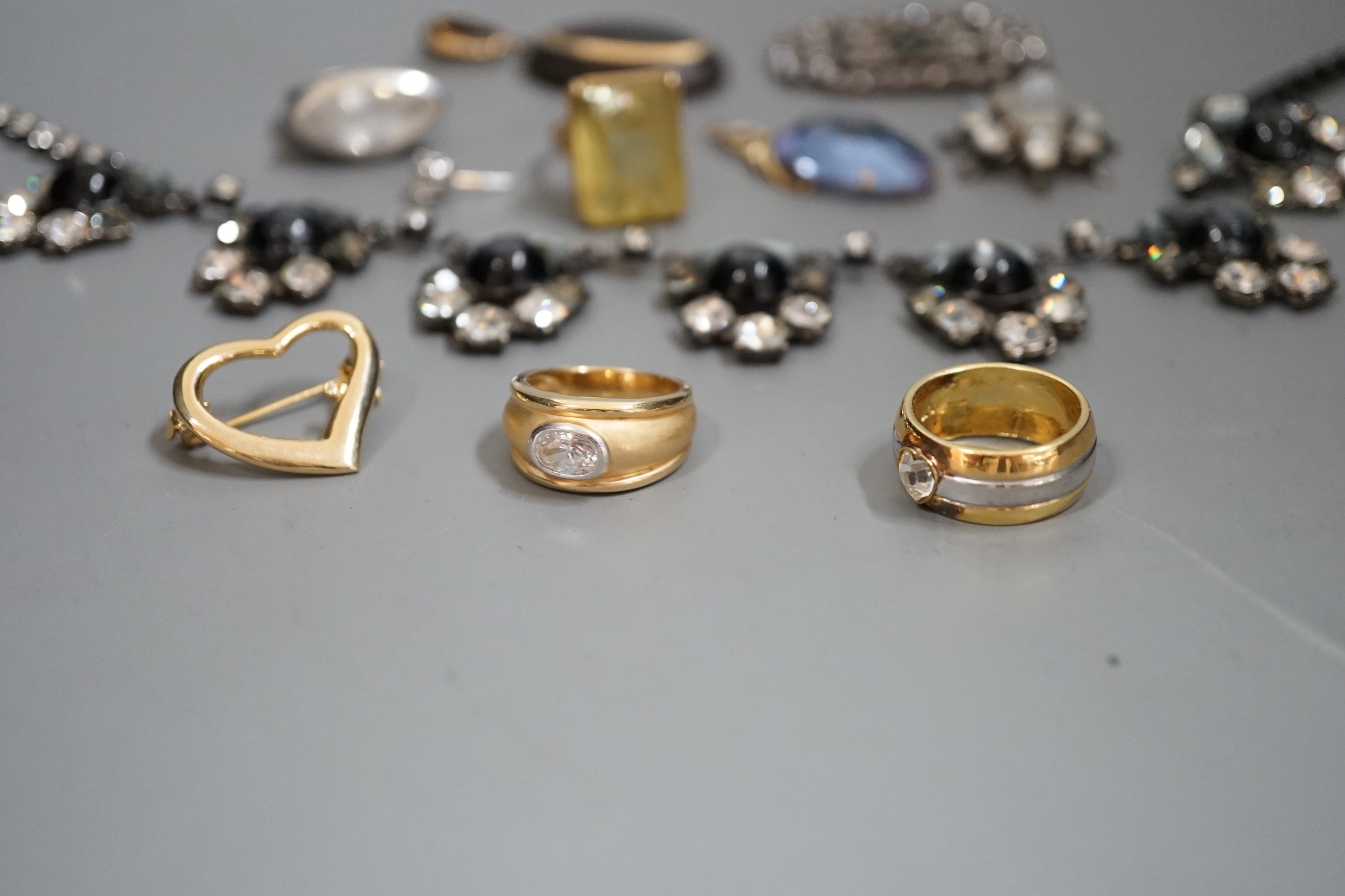 A modern 9ct gold and gem set ring, assorted 925 rings and other minor jewellery.